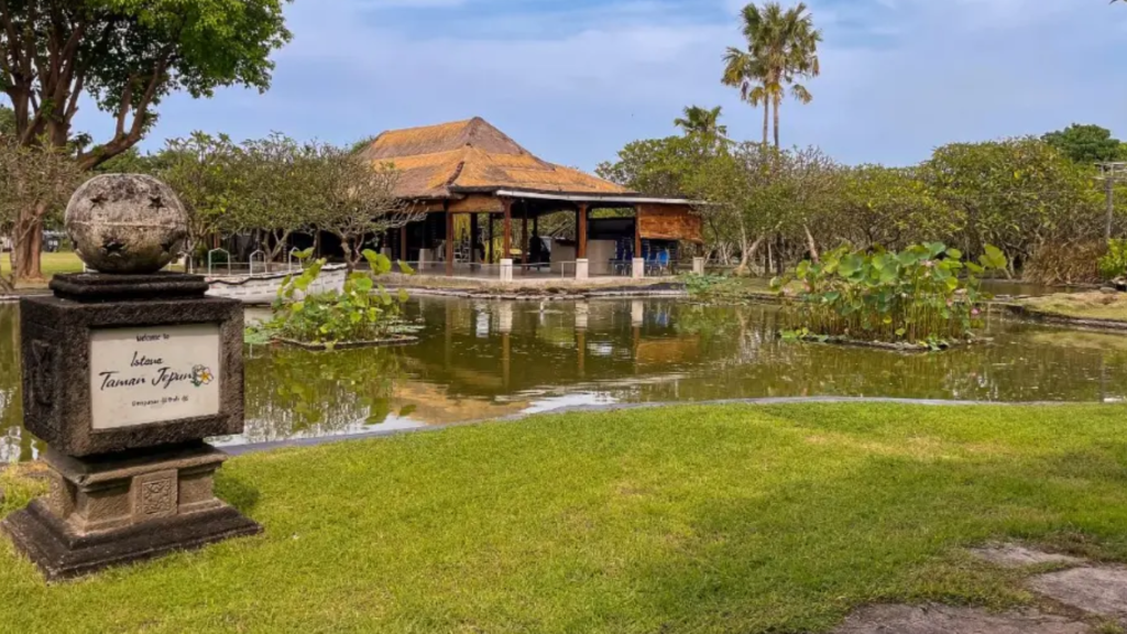 Bali Frangipani Palace