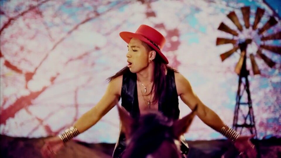 Taeyang di MV Bae Bae