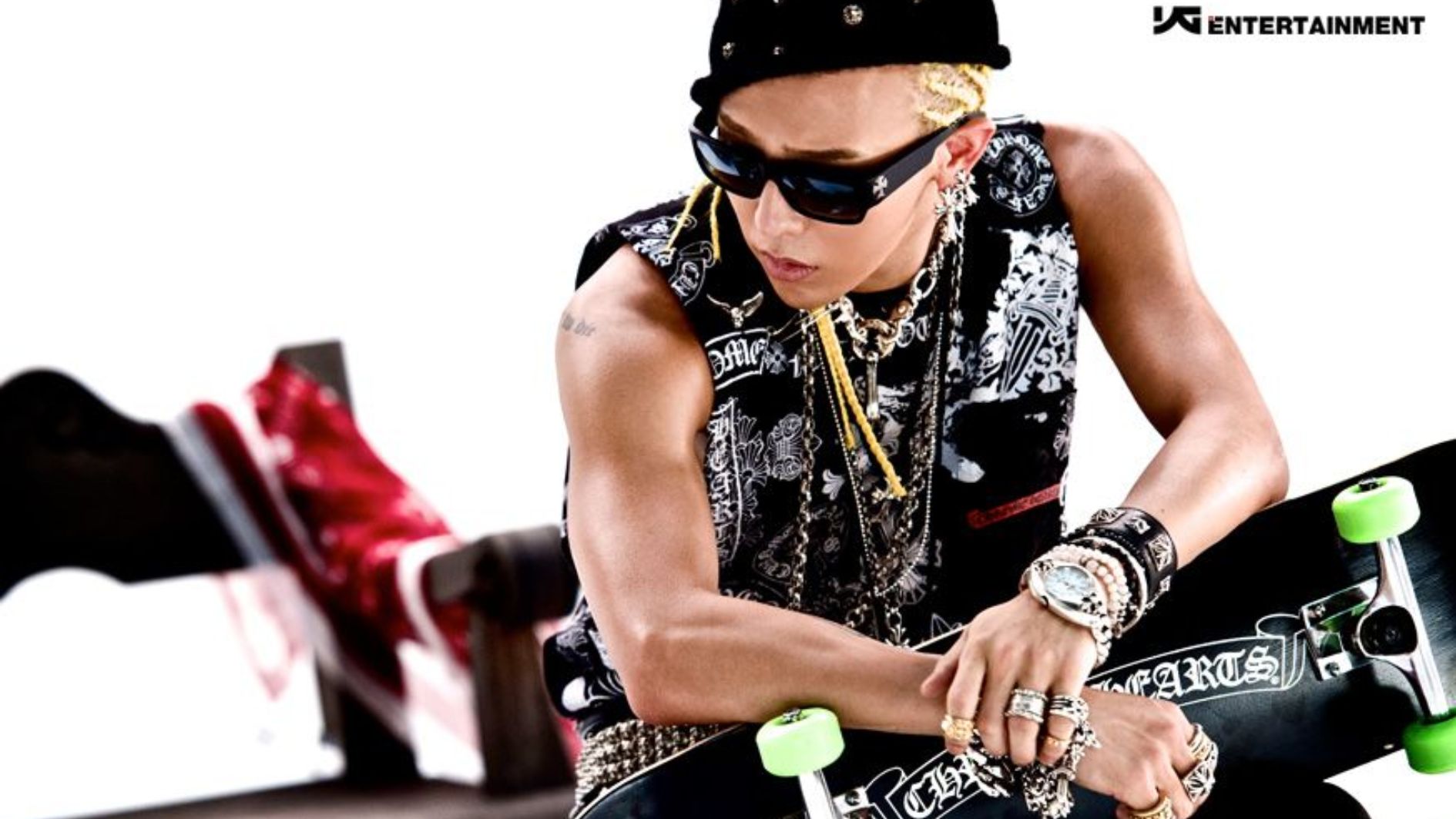 G-Dragon merilis EP One of a Kind dan Full Album Coup d'Etat