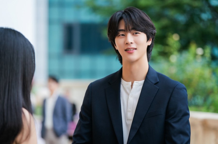 Kim Seon U (Kim Mu-jun) dalam "Dynamite Kiss"