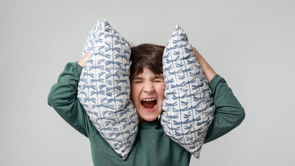 Masalah sensori suara yang mengganggu anak autis