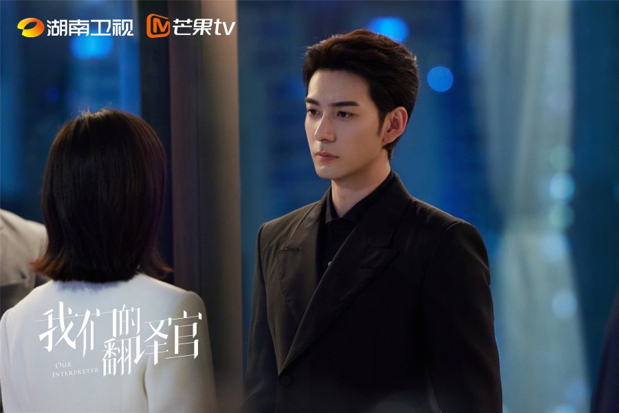 Human interpreter (Lin Xi) vs Ai interpreter (Xiao Yicheng)