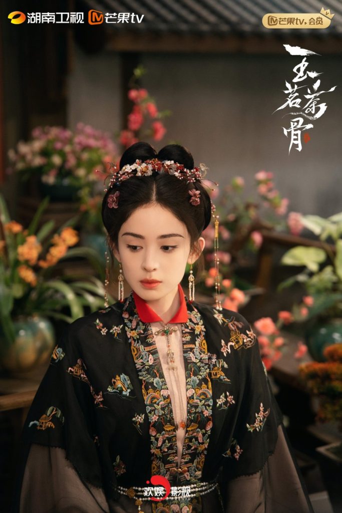 Gulnazar sebagai Rong Shanbao dalam "Glory"