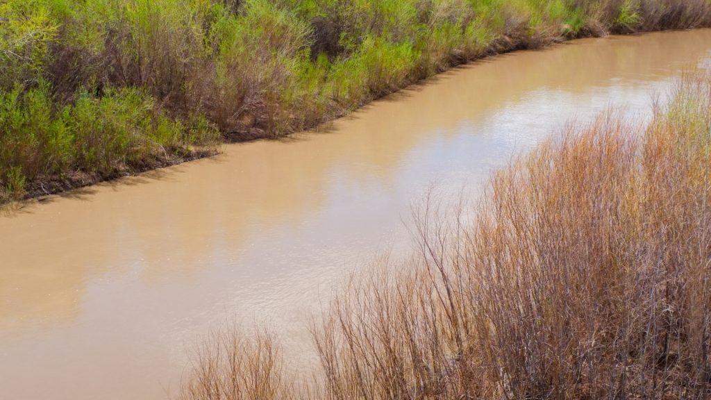 Sungai kotor di Malinau akibat limbah batubara (ilustrasi)