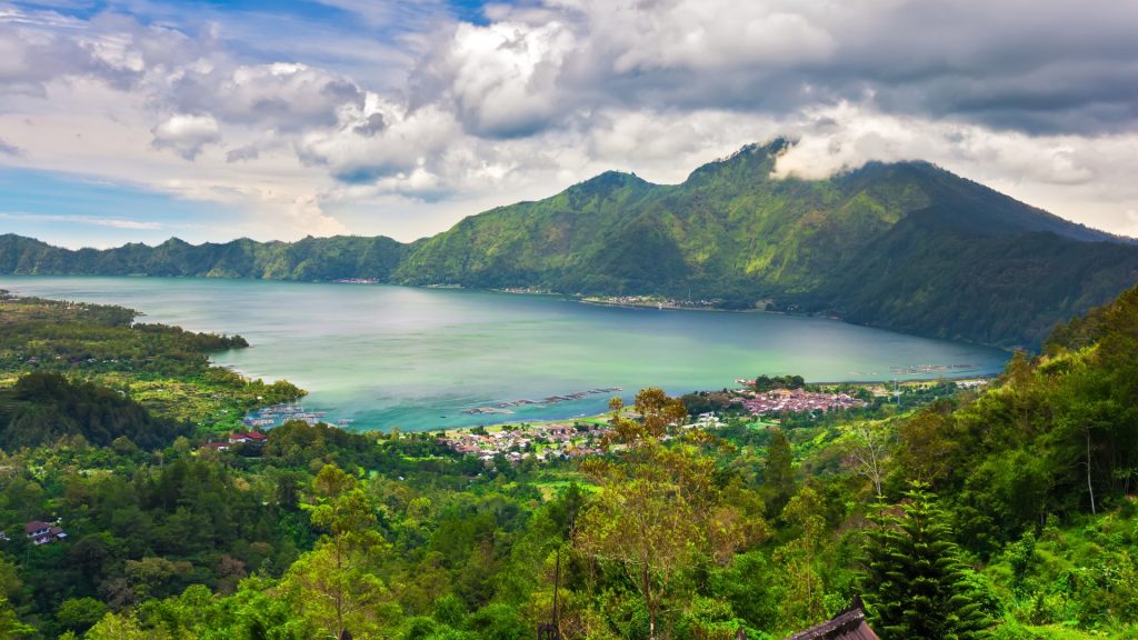 Mandi air panas di Toya Devasya Kintamani