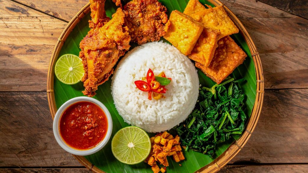 Makan siang di Warung Tempong Pink Bali