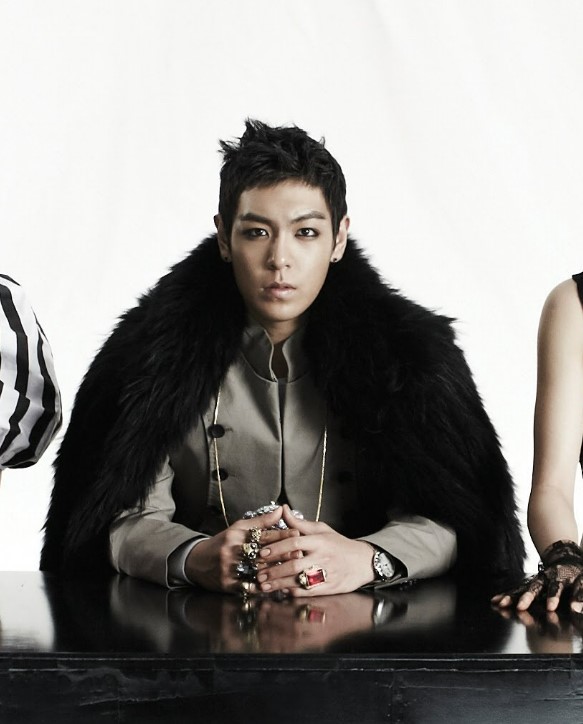 T.O.P dan skull ring McQueen di Turn It Up