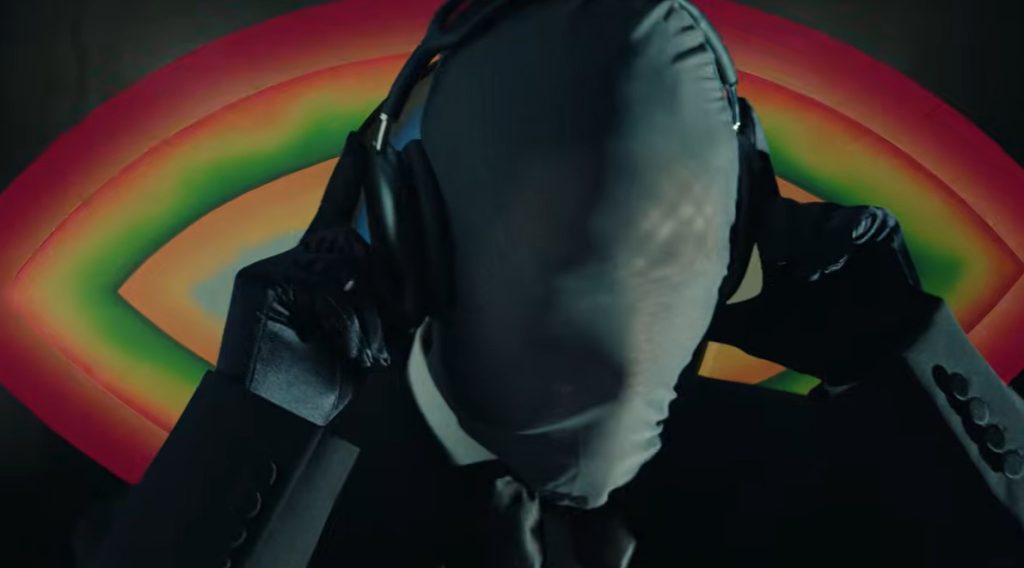 Figur misterius dalam MV STUDIO 54 T.O.P