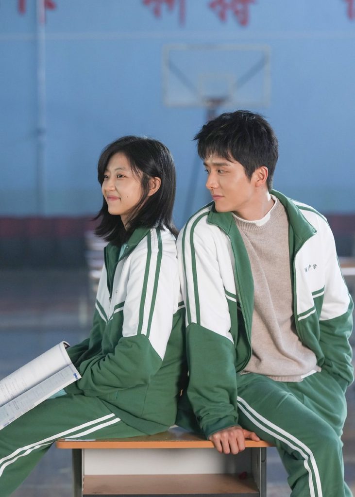 Chen Jinxia (Sun Qian) dan Li Ran (Zhang Xinchen) di SMA Zhenhua